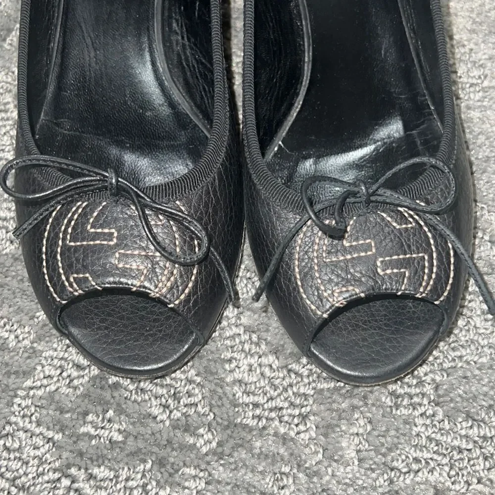 •Gucci•  ​ - Picture 2 of 10